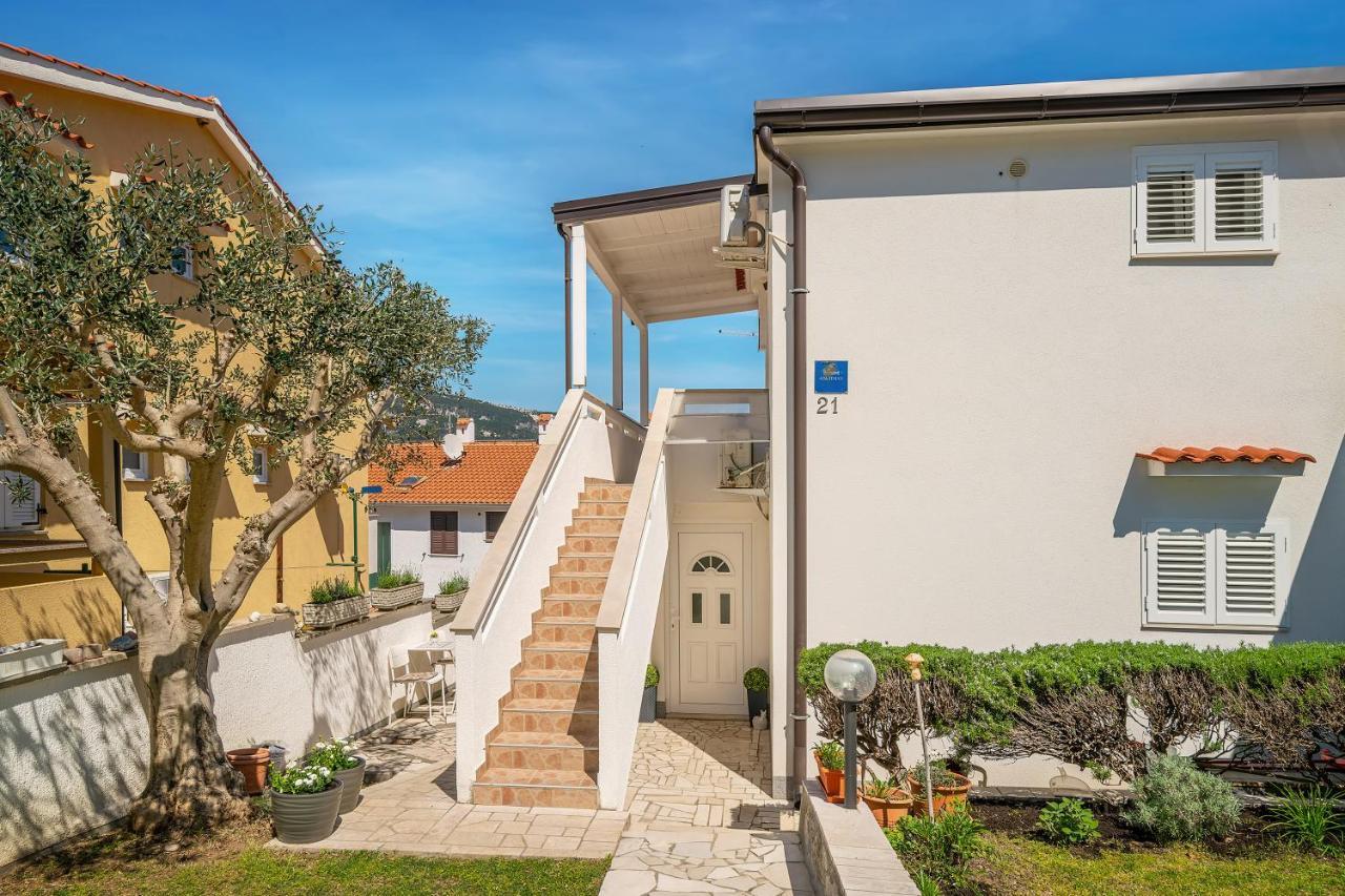 Ara-Bane Apartment Baska  Bagian luar foto