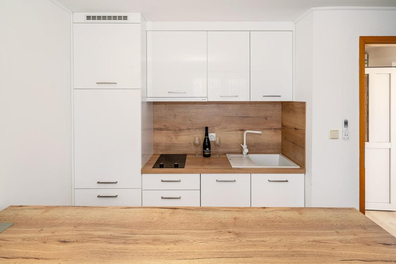 Ara-Bane Apartment Baska  Bagian luar foto
