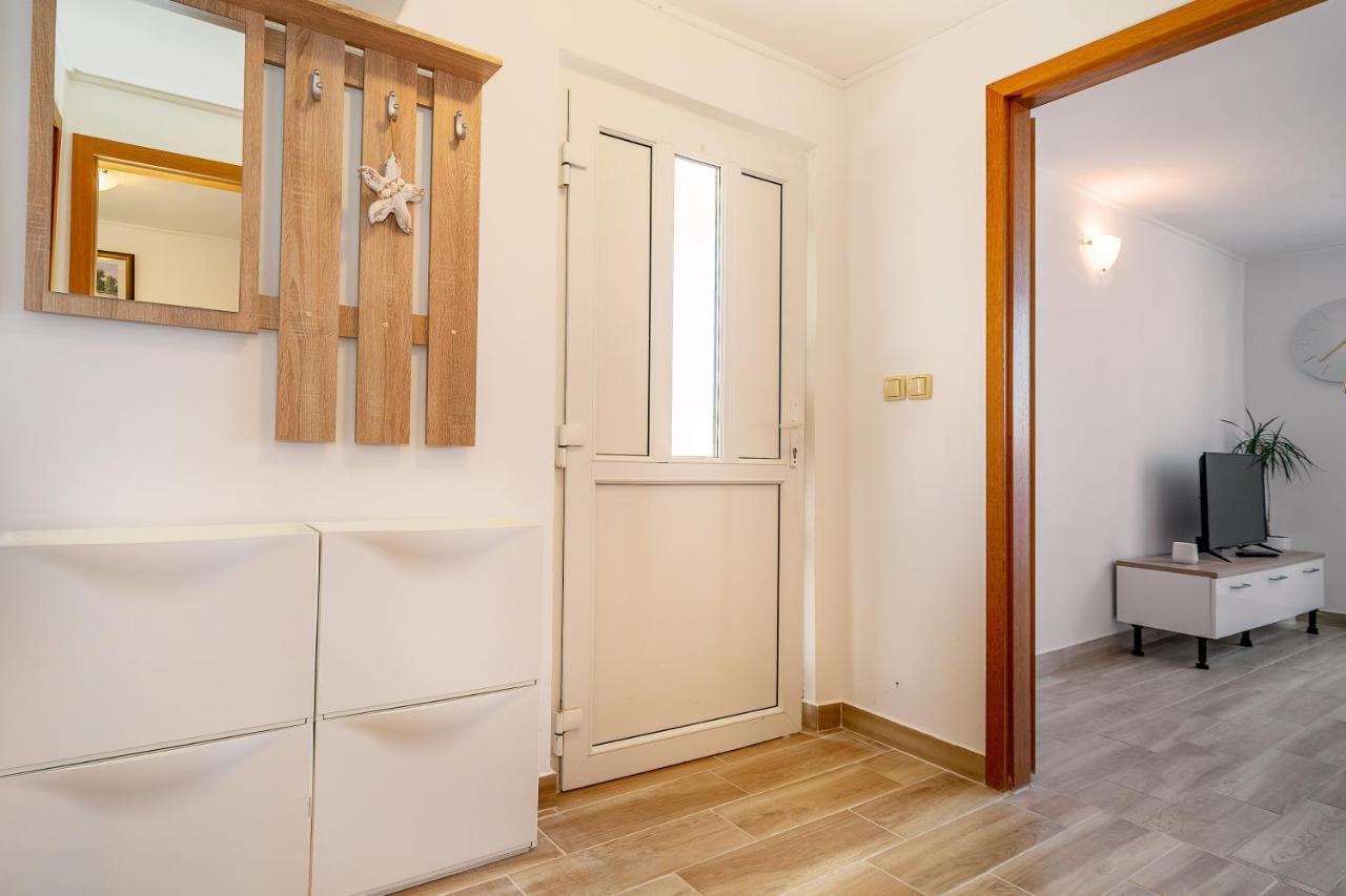Ara-Bane Apartment Baska  Bagian luar foto